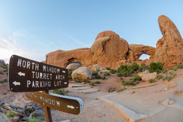 windows loop trailhead