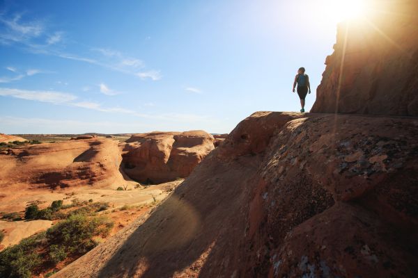 delicate-arch-sunrise-crowds